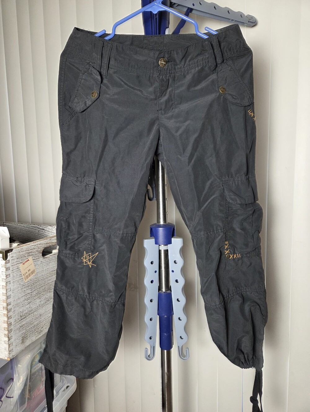 Vintage Younique "Multifunktional" Y2K Embroidered Cargo Pants